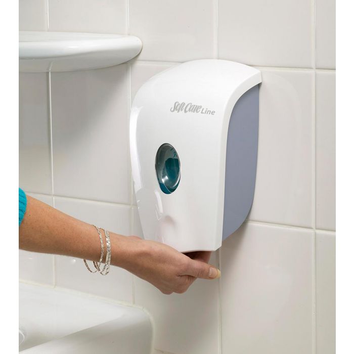 Soft Care DeLux - סבון ושמפו מועשר בלחות 6 יח' + מתקן ללא עלות - Clean Spot קלין ספוט